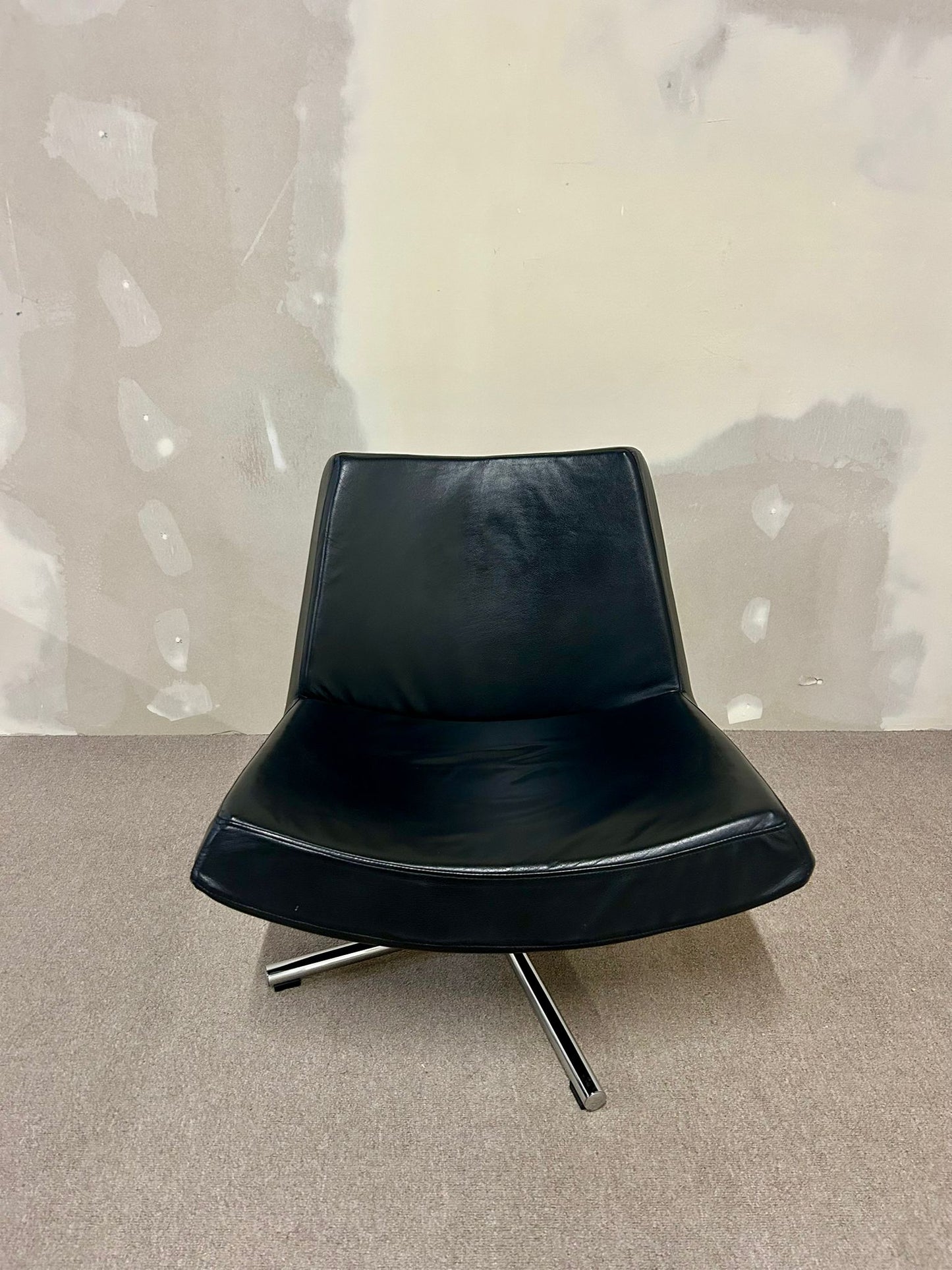 Designer Drehsessel aus Leder, schwarz, Loungesessel, Sessel