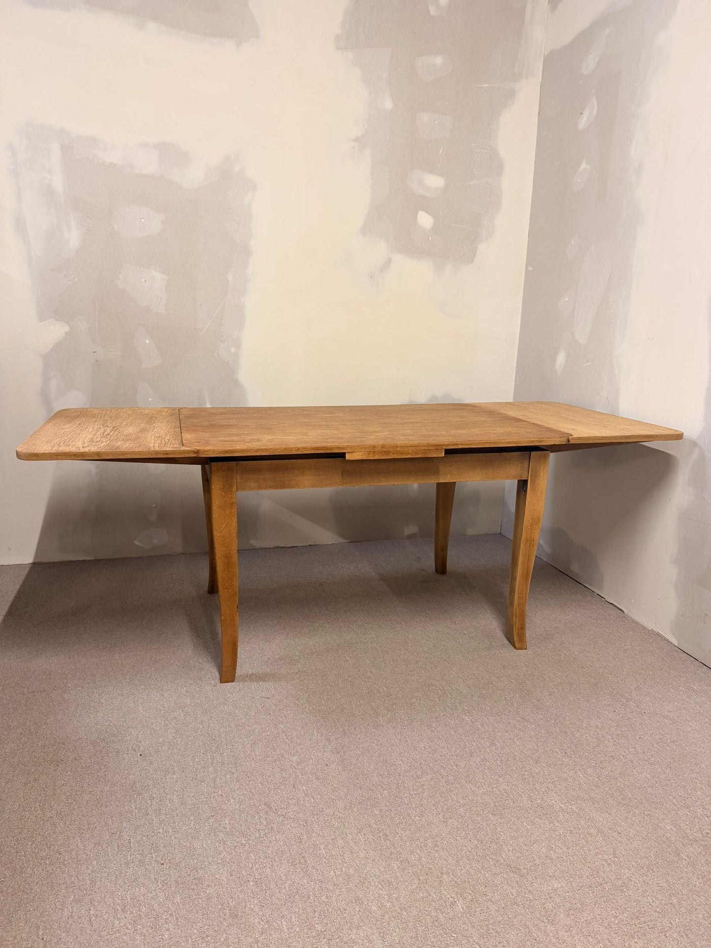 Vintage massivholz Esstisch, 2 Ausziehplatten integriert