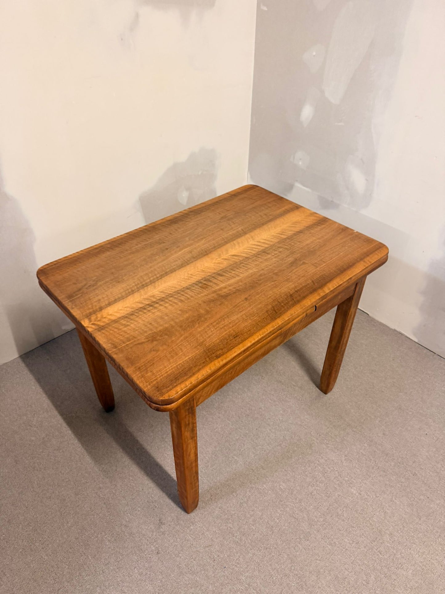 Rustikaler Massivholztisch, ausziehbar mit 2 Platten