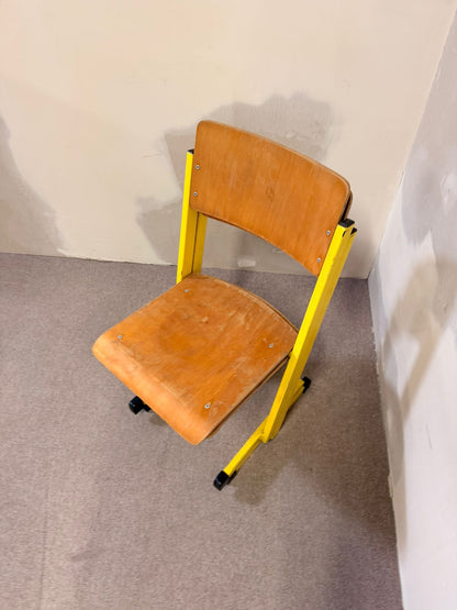 Vintage Schulstuhl in gelb, Stapelstühle für Kinder