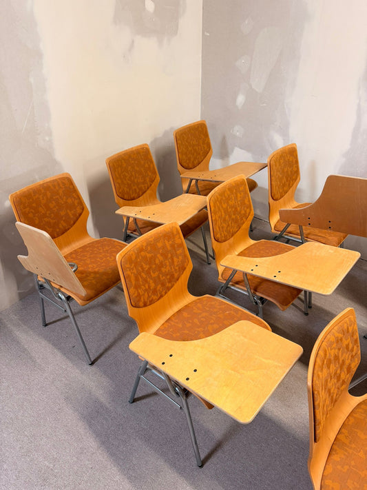 12 vintage Stühle mit Schreibplatte stapelbar Seminarstuhl