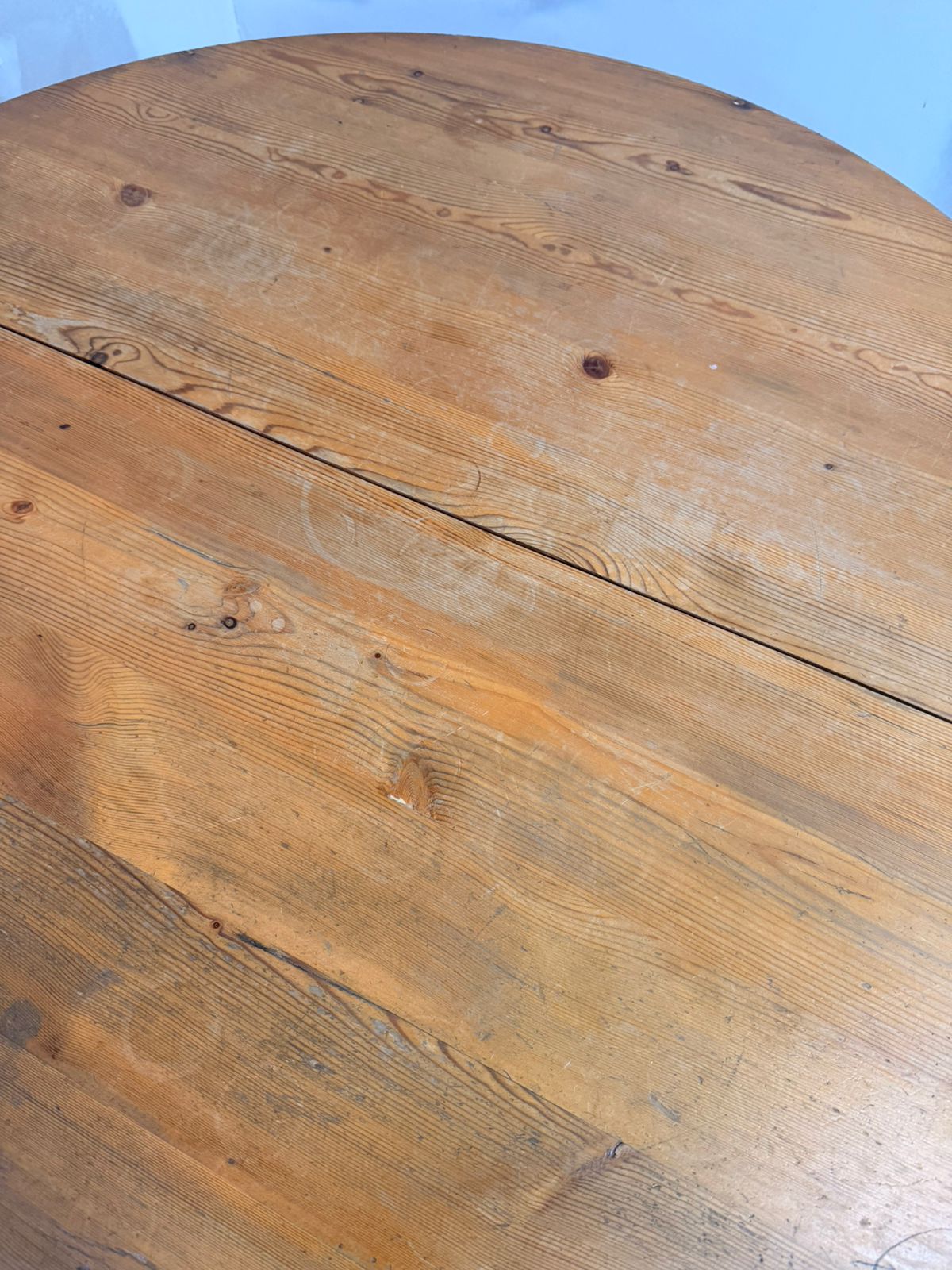 Dreibeiniger Vintage Tisch im Georgianischen Stil