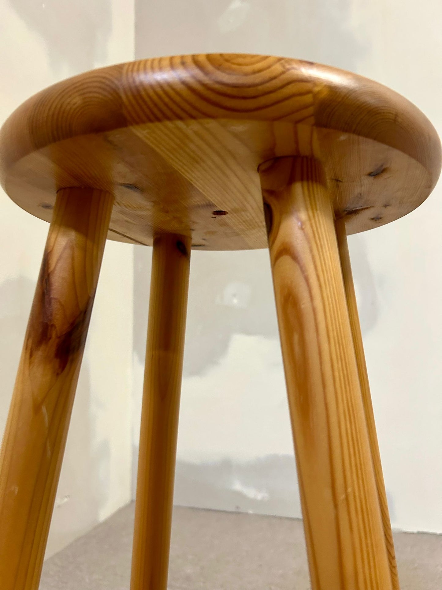 Rustikaler Barhocker aus Massivholz Kiefer