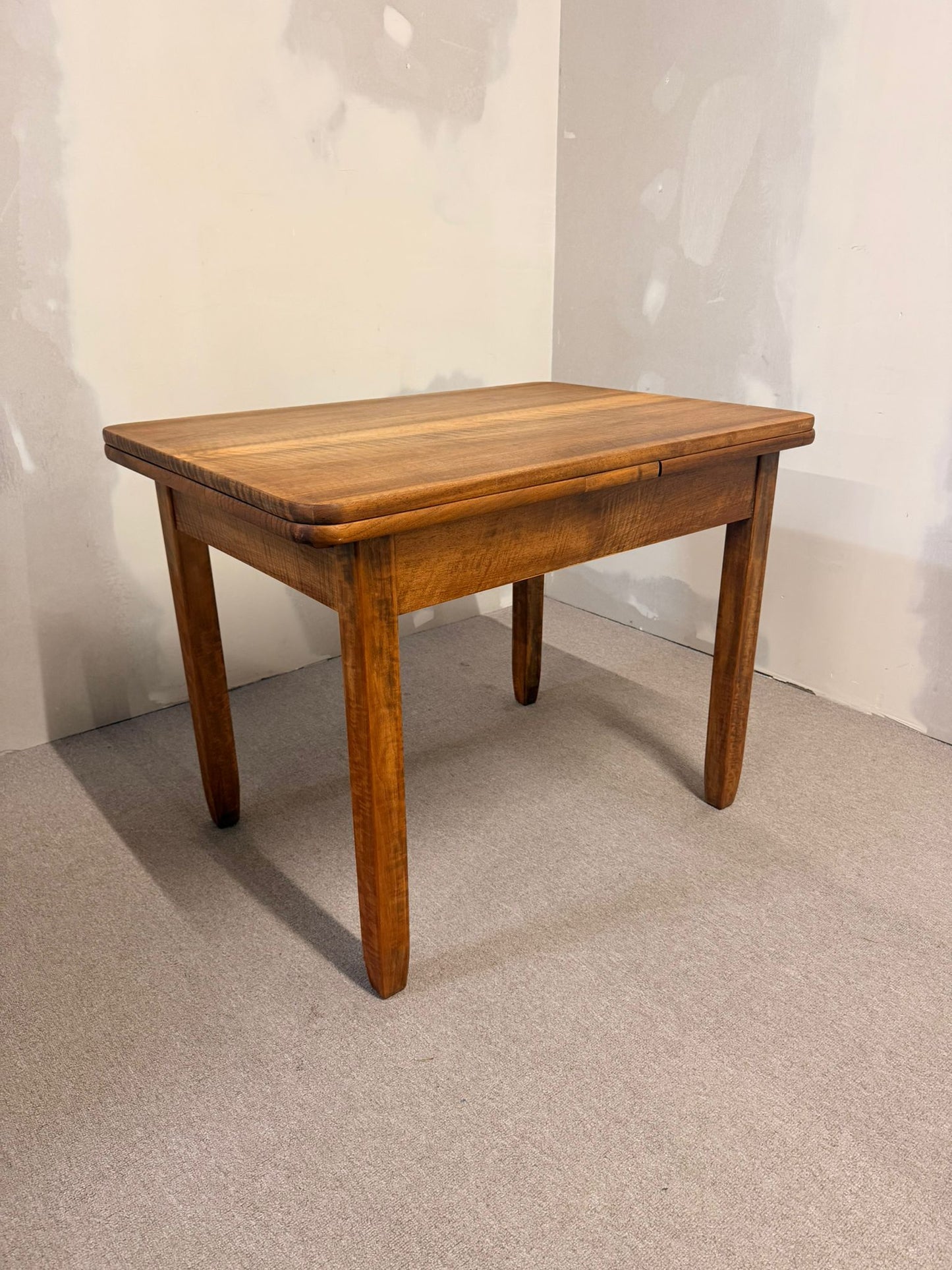 Rustikaler Massivholztisch, ausziehbar mit 2 Platten