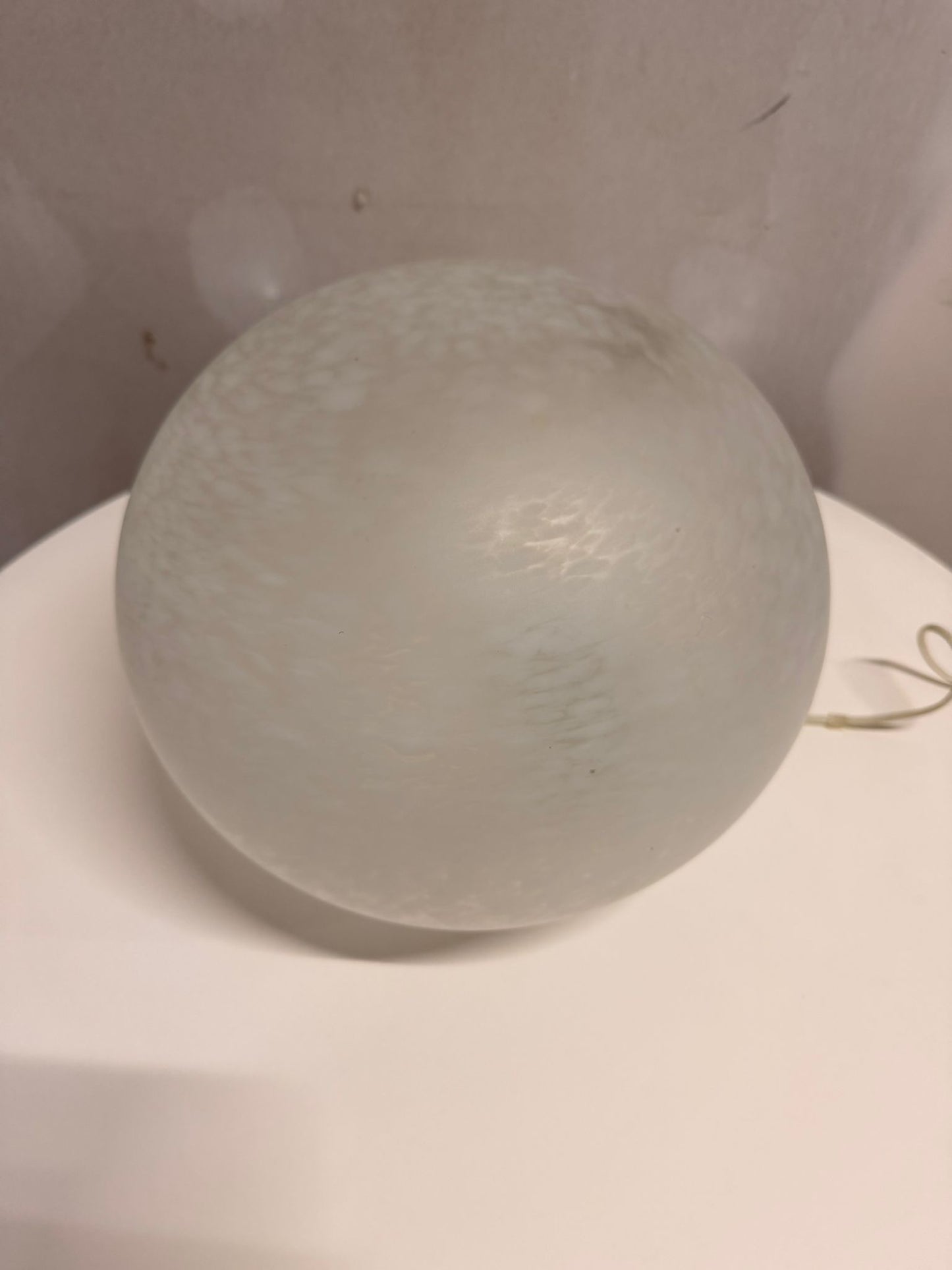 Italienische Caillou-Lampe weisses gesprenkeltes Glas 80`s