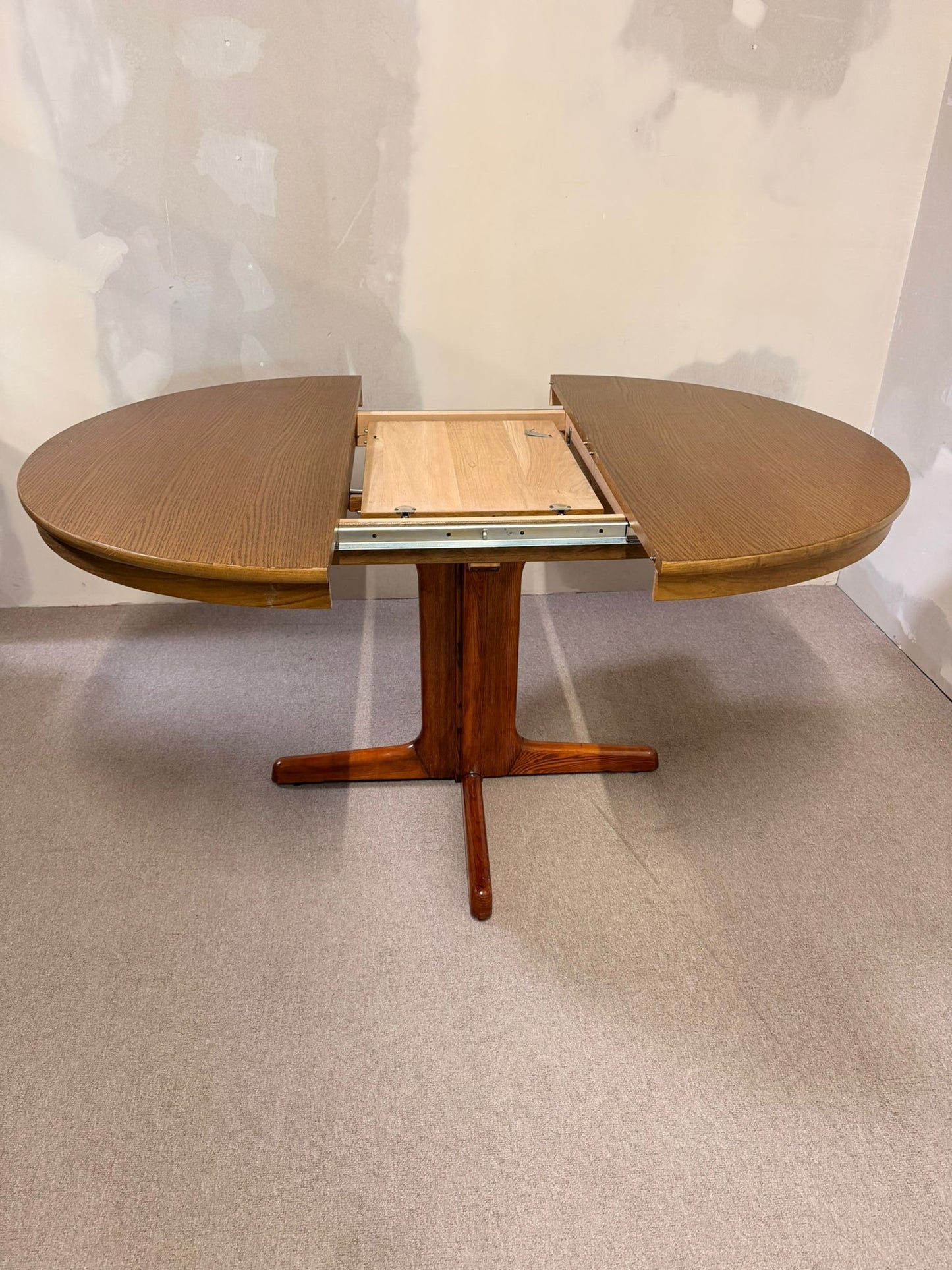 Runder ausziehbarer Mid-Century Esstisch, Dänisches Design