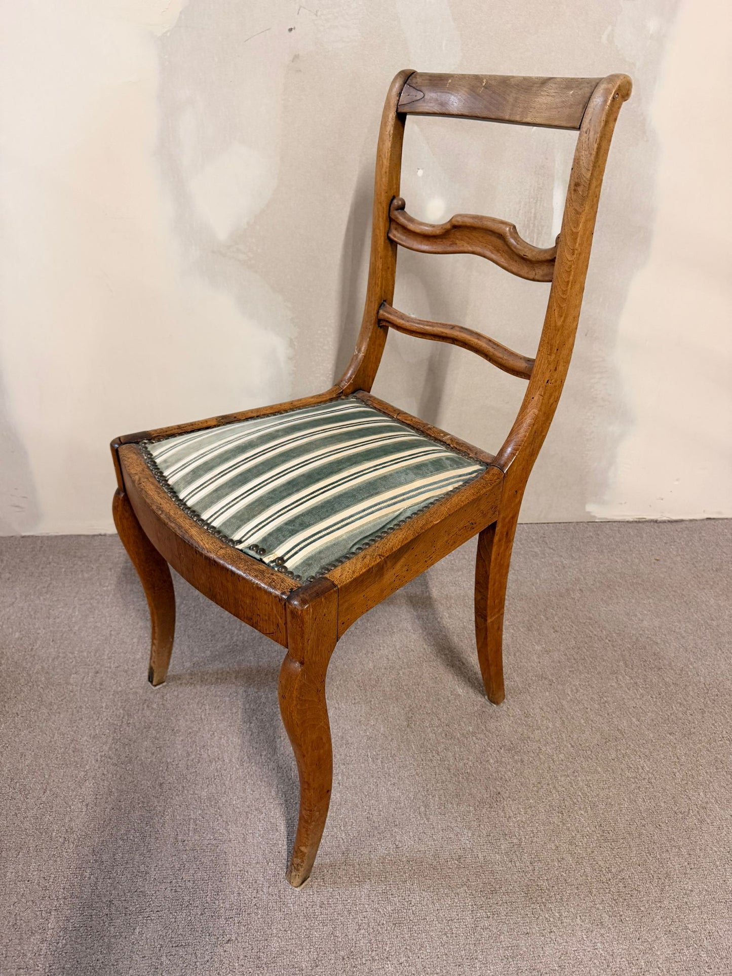 Antiker Biedermeier Landhaus Stuhl mit Polstersitz