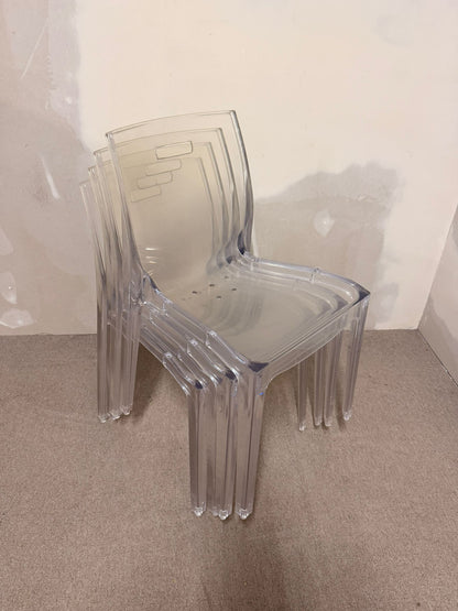 Designer Stühle aus Acrylglas, transparent und stapelbar
