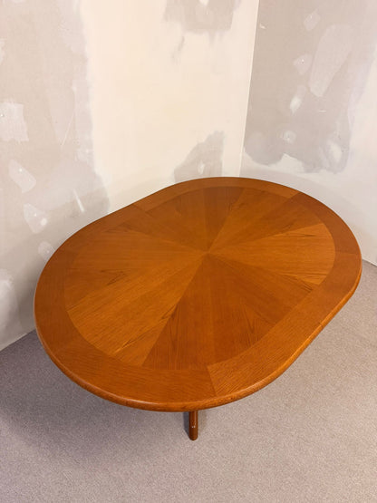 Mid Century Esstisch oval aus Holz ausziebar in 2 Stufen