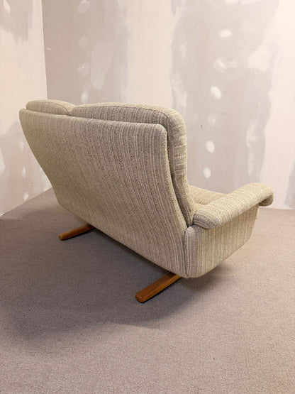 Dänisches Mid Century 2er Sofa mit Strukturstoffbezug, retro