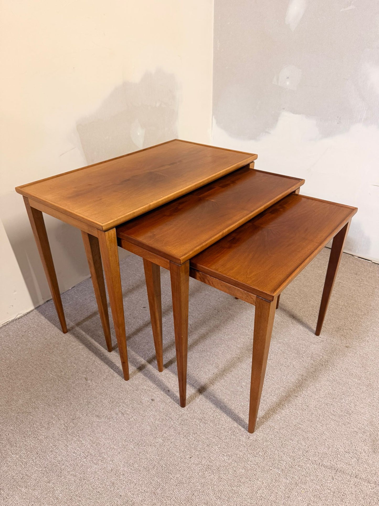 Satztische aus Teak, skandinavisches Design der 60er Jahre