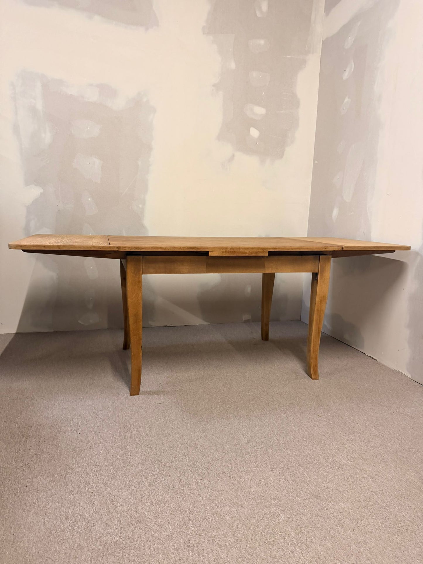 Vintage massivholz Esstisch, 2 Ausziehplatten integriert