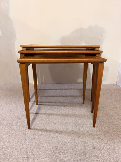 Satztische aus Teak, skandinavisches Design der 60er Jahre