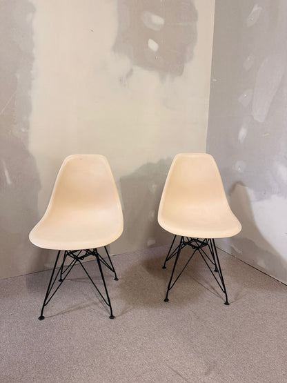 Design Schalenstuhl beige ähnlich wie Vitra Eames