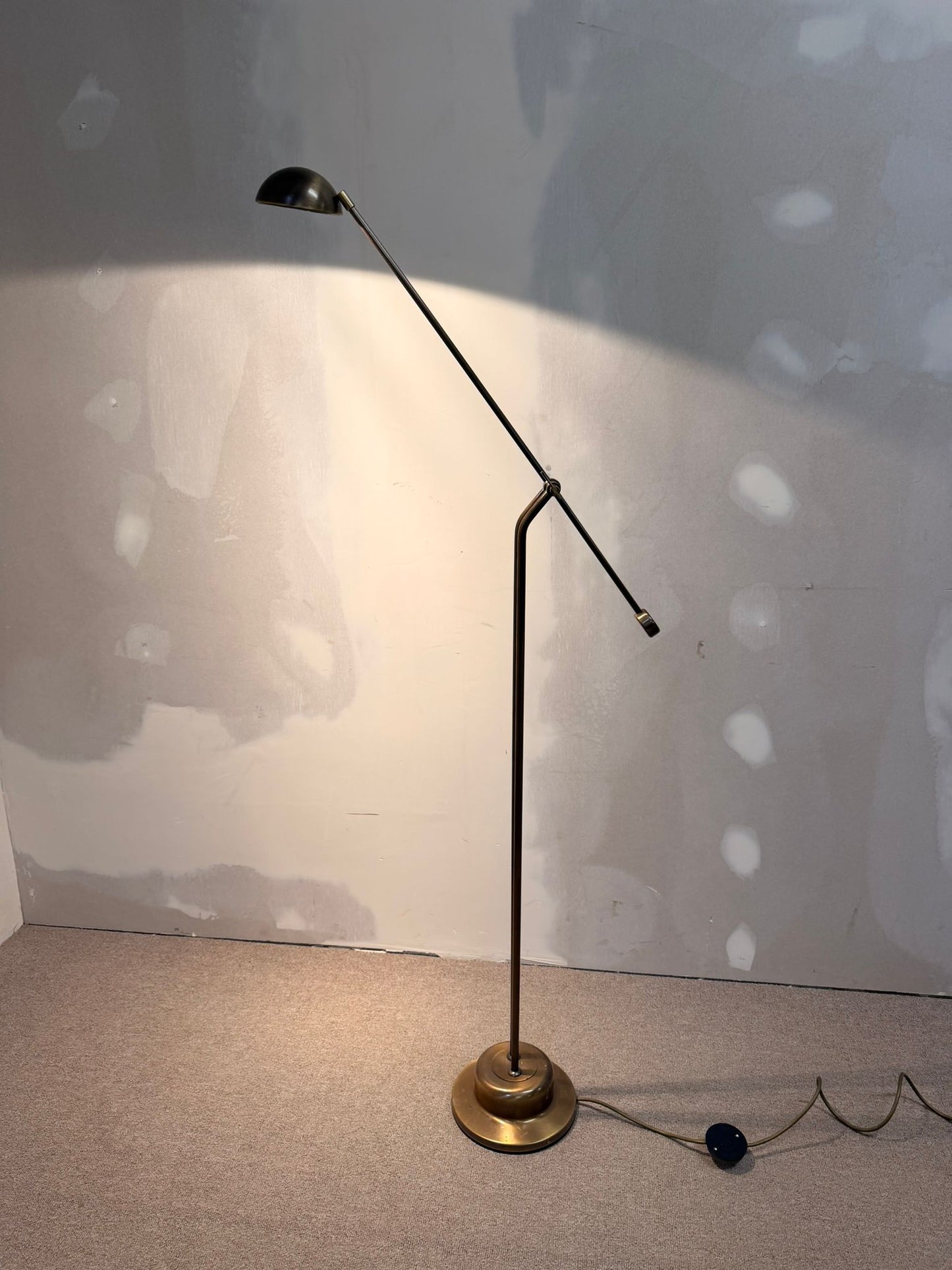 Verstellbare Mid Century Stehlampe aus Messing und Metall