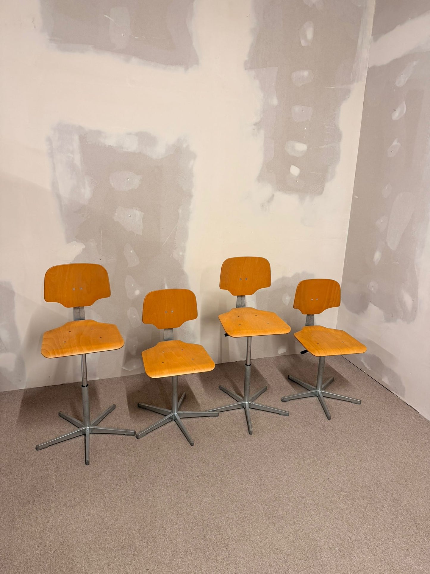 Vintage Bürostuhl Drehstuhl, Schweizer Schulstühle Bemag