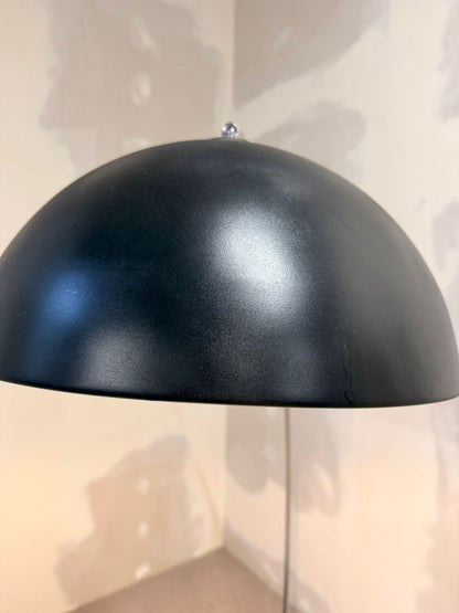 Bogenlampe mit Marmorfuss und schwarzem Lampenschirm