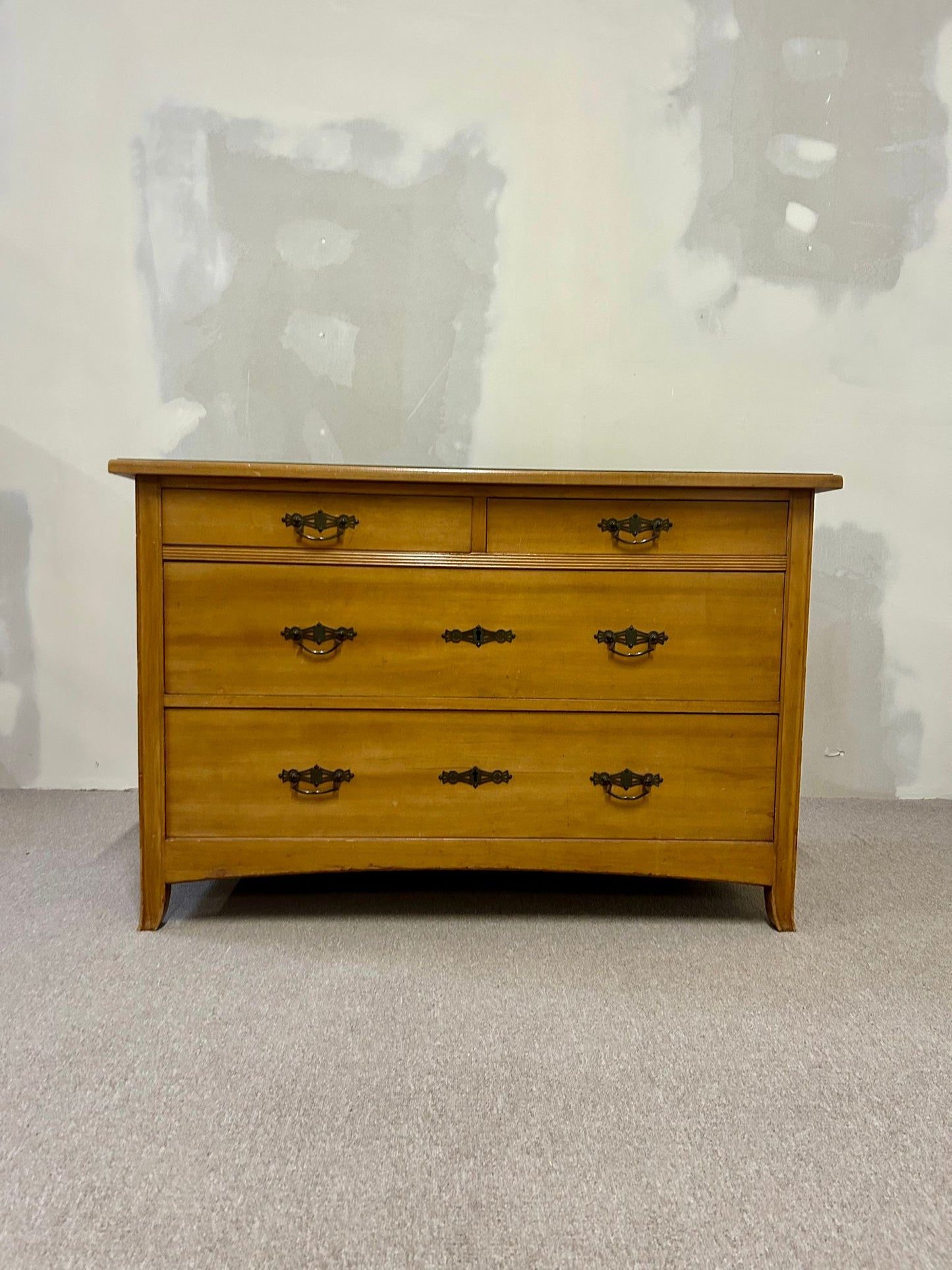 Mid Century Holz Kommode mit 4 Schubladen Vintage Glasplatte