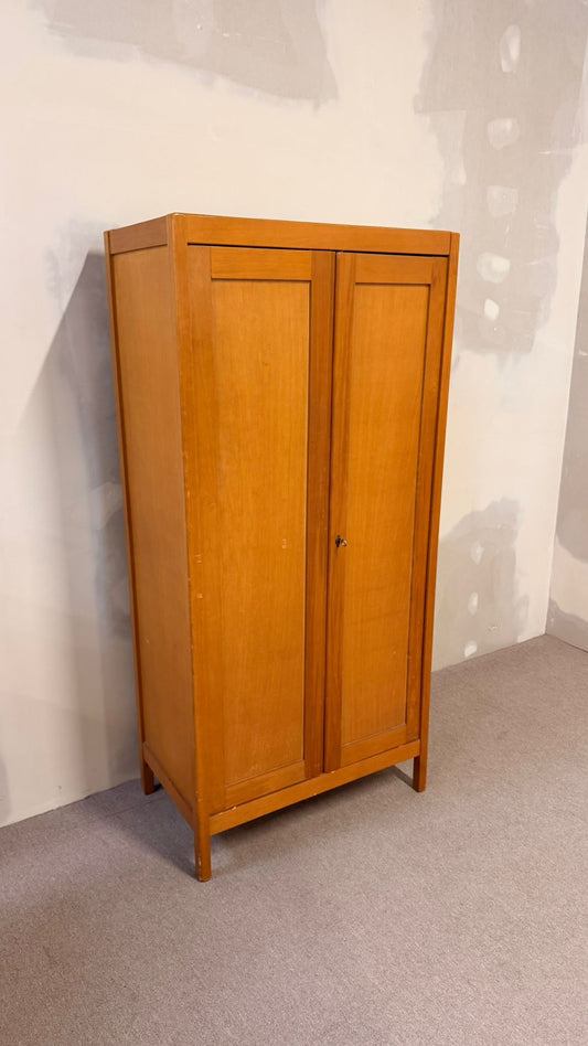 2-türiger Vintage Kleiderschrank im Mid Century Stil