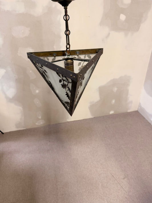 Vintage Dreieck Lampe mit Eichenmuster aus Schmiedeeisen