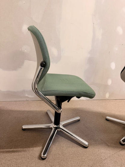 Ikonische Wilkhahn Drehstühle 211/21 Space Age Stühle