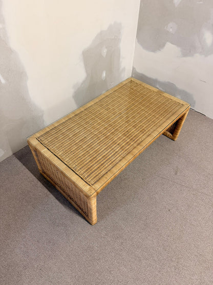 Rattan Couchtisch im Coastal Stil mit Glasplatte