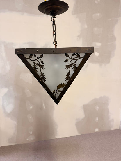 Vintage Dreieck Lampe mit Eichenmuster aus Schmiedeeisen