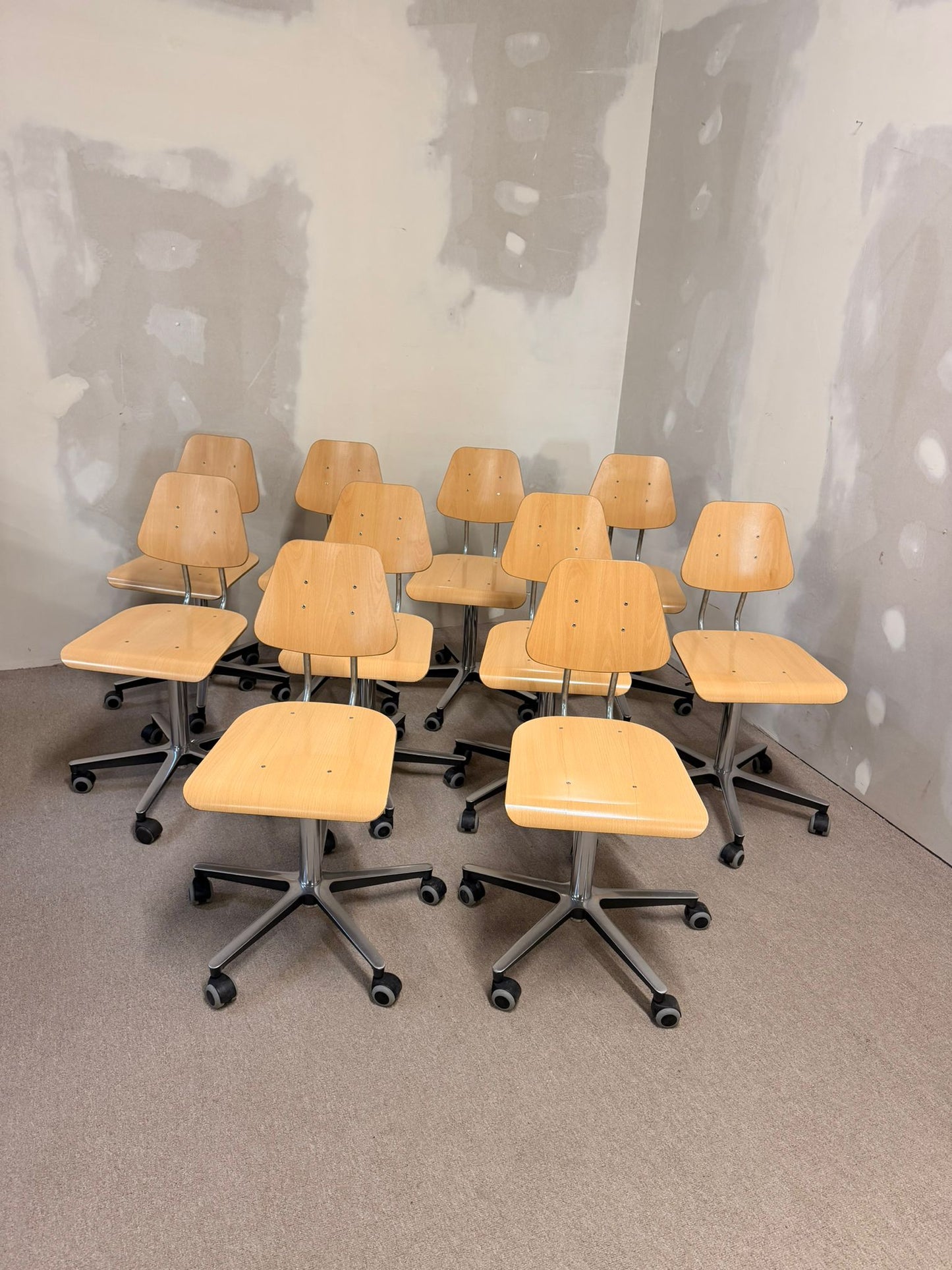 Schweizer Atelier Embru Schulstuhl Bürostuhl mit Rollen