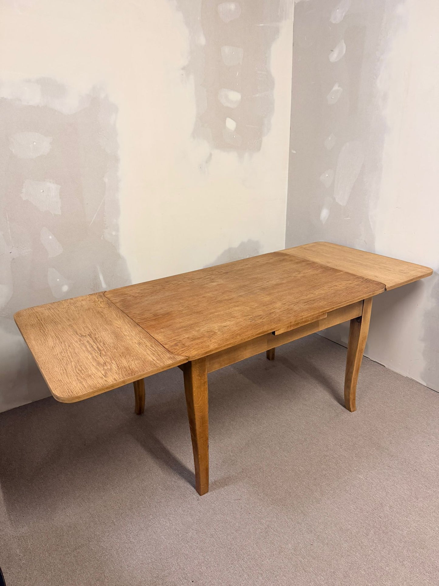 Vintage massivholz Esstisch, 2 Ausziehplatten integriert