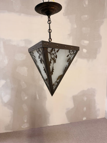 Vintage Dreieck Lampe mit Eichenmuster aus Schmiedeeisen