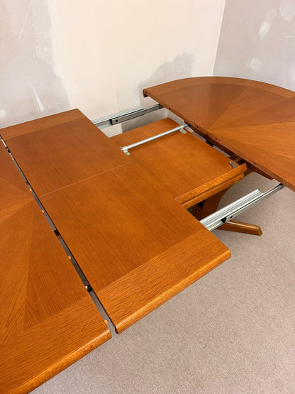 Mid Century Esstisch oval aus Holz ausziebar in 2 Stufen