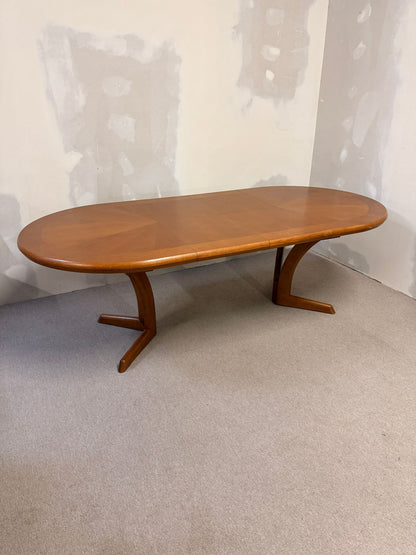 Mid Century Esstisch oval aus Holz ausziebar in 2 Stufen
