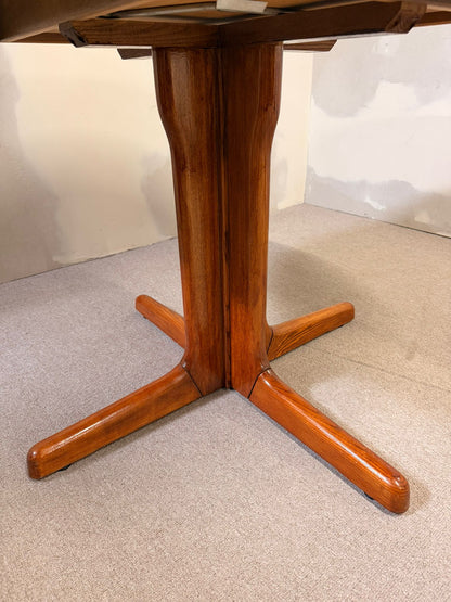 Runder ausziehbarer Mid-Century Esstisch, Dänisches Design