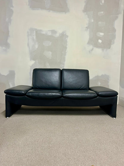 Leu Swiss Sofa schwarz Leder 2-Sitzer verstellbare Armlehnen