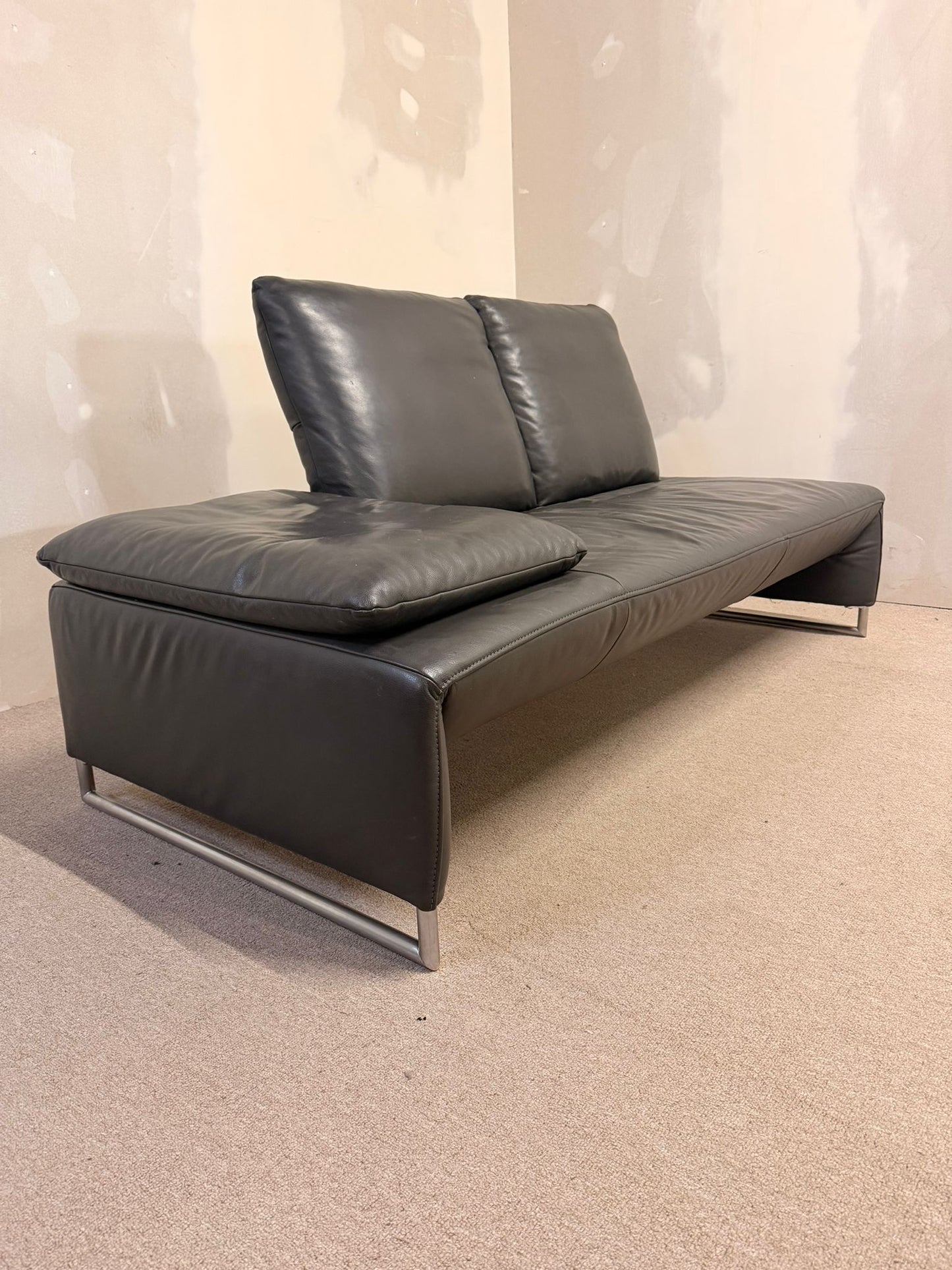 Koinor 2er Designersofa Ramon aus  Leder Grau, Metallfüsse