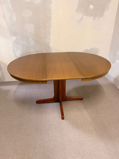 Runder ausziehbarer Mid-Century Esstisch, Dänisches Design