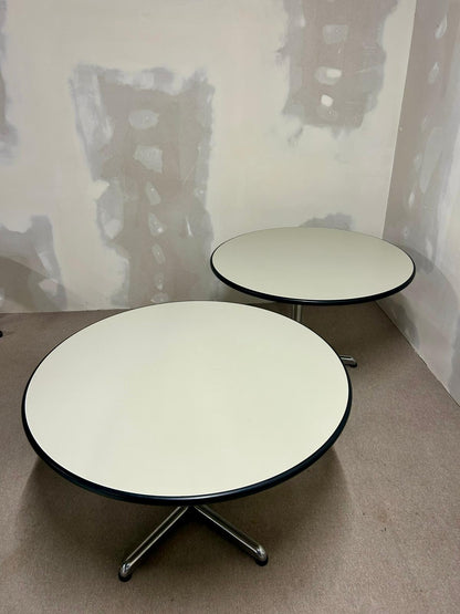Runder Tisch mit weisser Platte + Chromfuss, Büro, 2x verf.