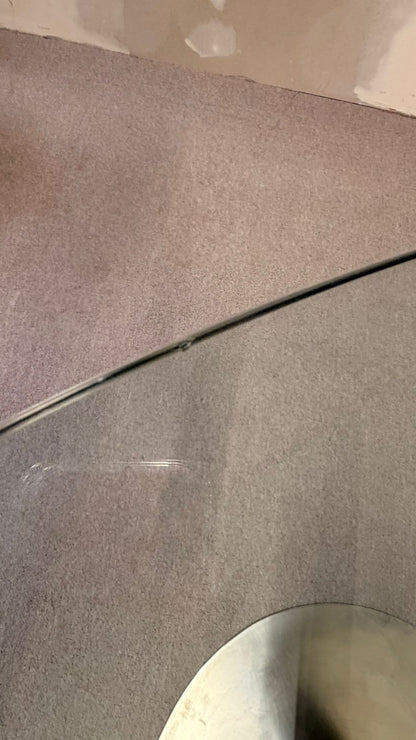 Edler Esstisch aus Glas mit poliertem Edelstahlgestell rund