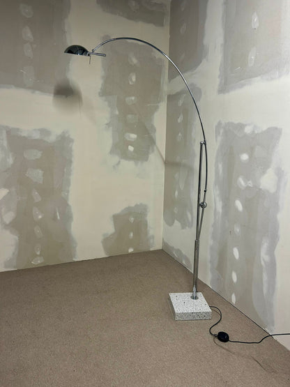 Design Stehlampe Bogenlampe, Granitsockel und Chromgestell
