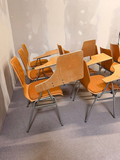 12 vintage Stühle mit Schreibplatte stapelbar Seminarstuhl