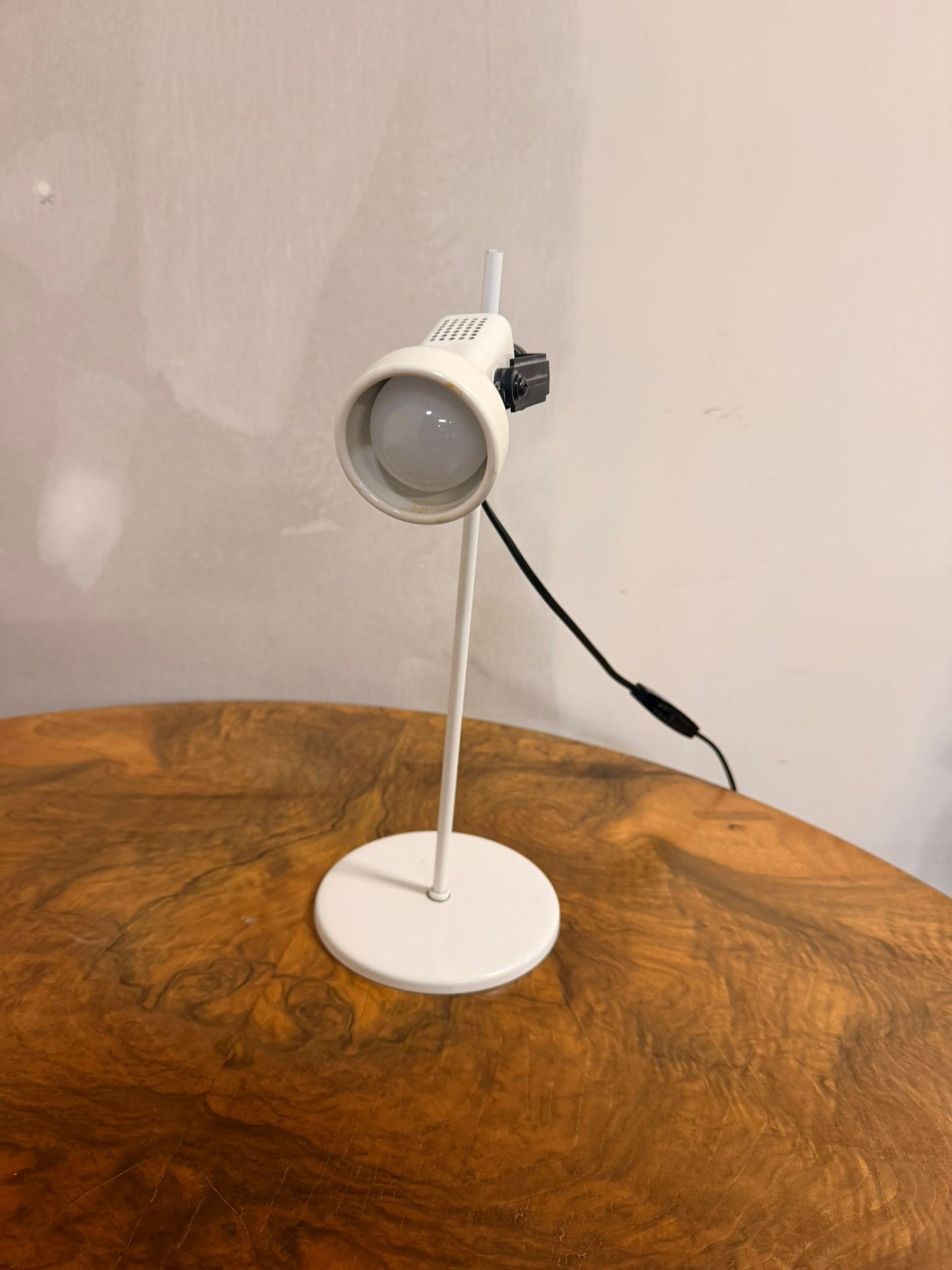 Vintage Schreibtischlampe aus weissem Metall, retro Design