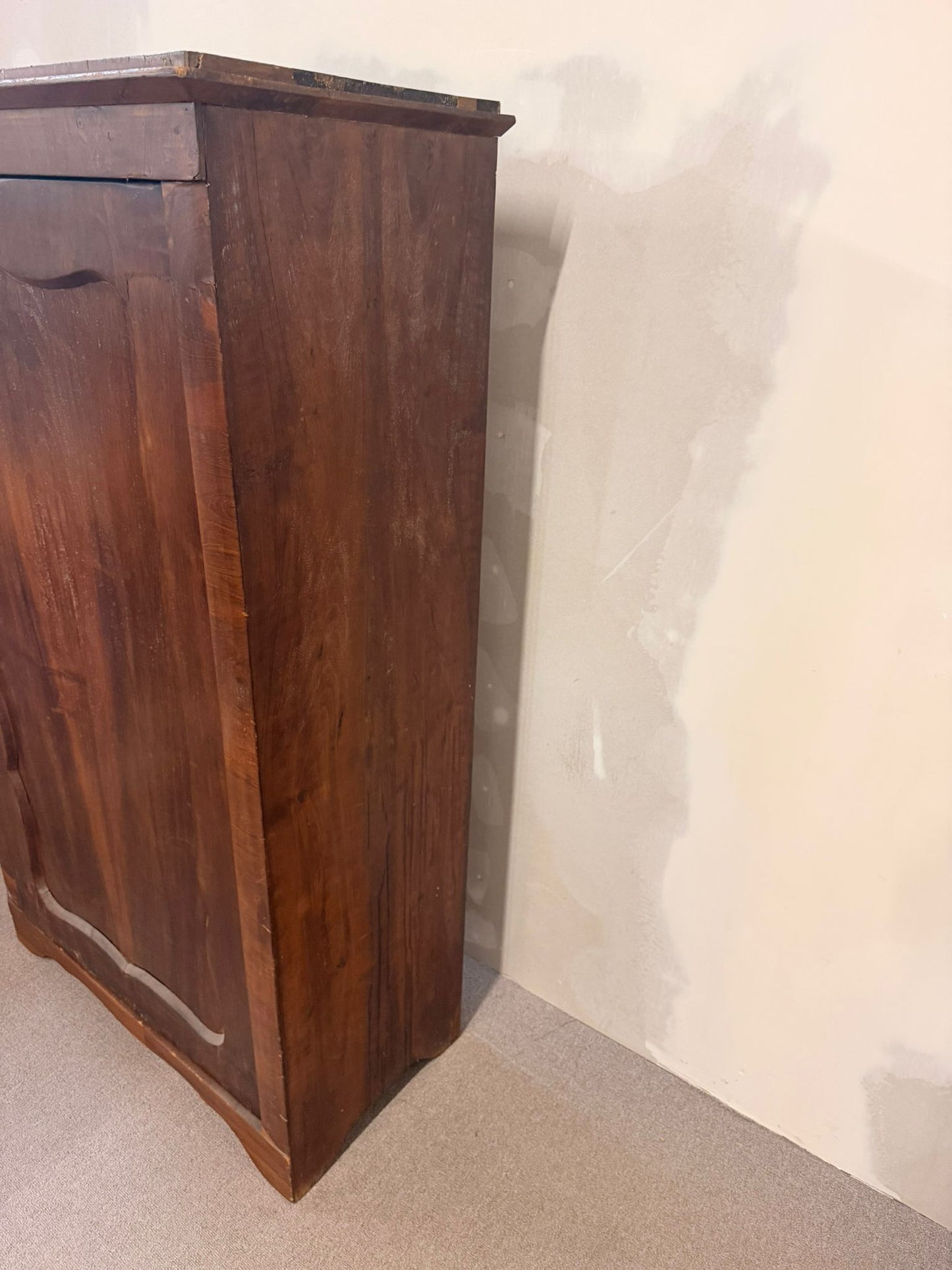 Antiker Biedermeier Schrank aus Holz mit Regalböden um 1930