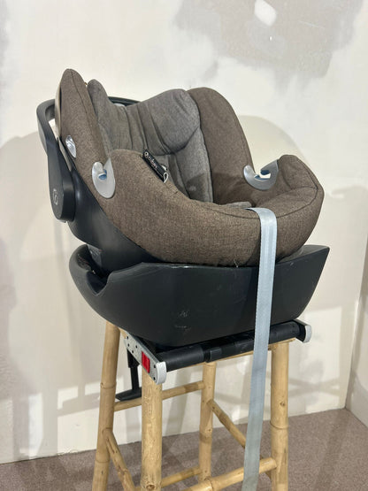 Cybex platinum Babyschale mit Isofix Base braun