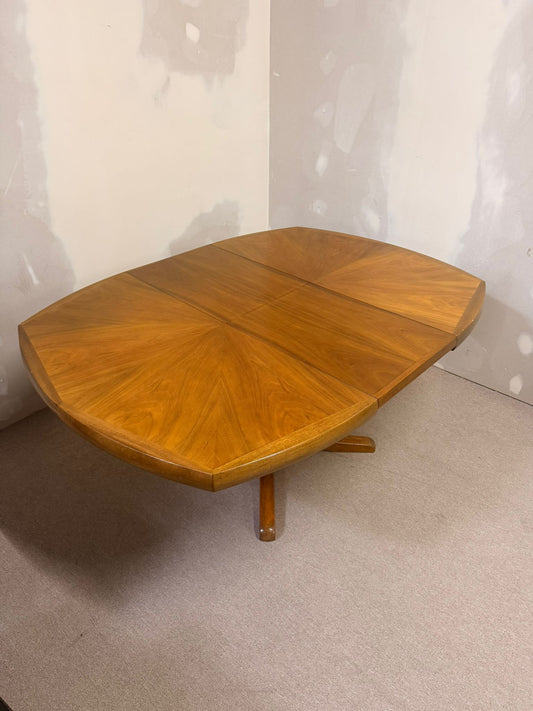 Dänischer ausziehbarer Mid Century Teak Esstisch