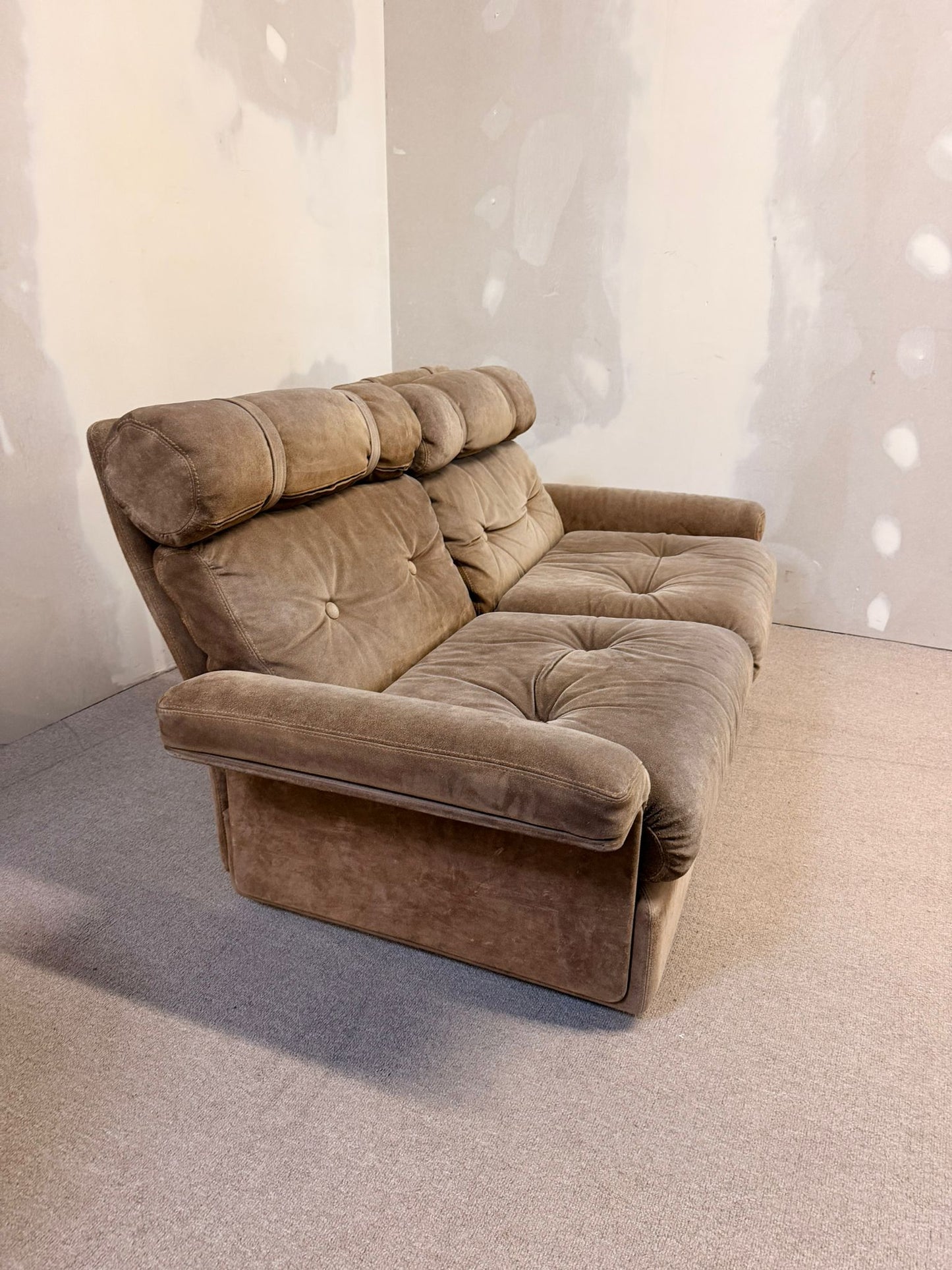 Italienisches modulares 70er Jahre Wildleder Sofa 2-Sitzer