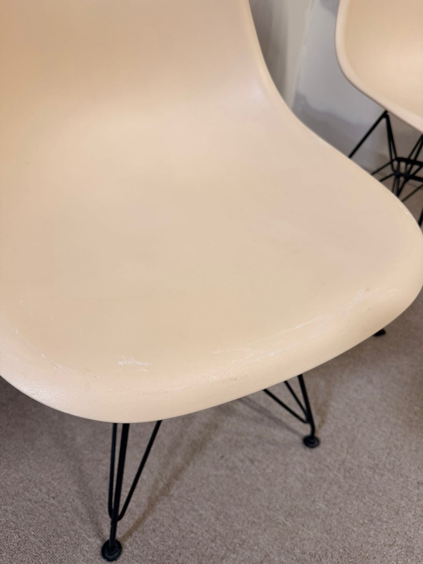 Design Schalenstuhl beige ähnlich wie Vitra Eames