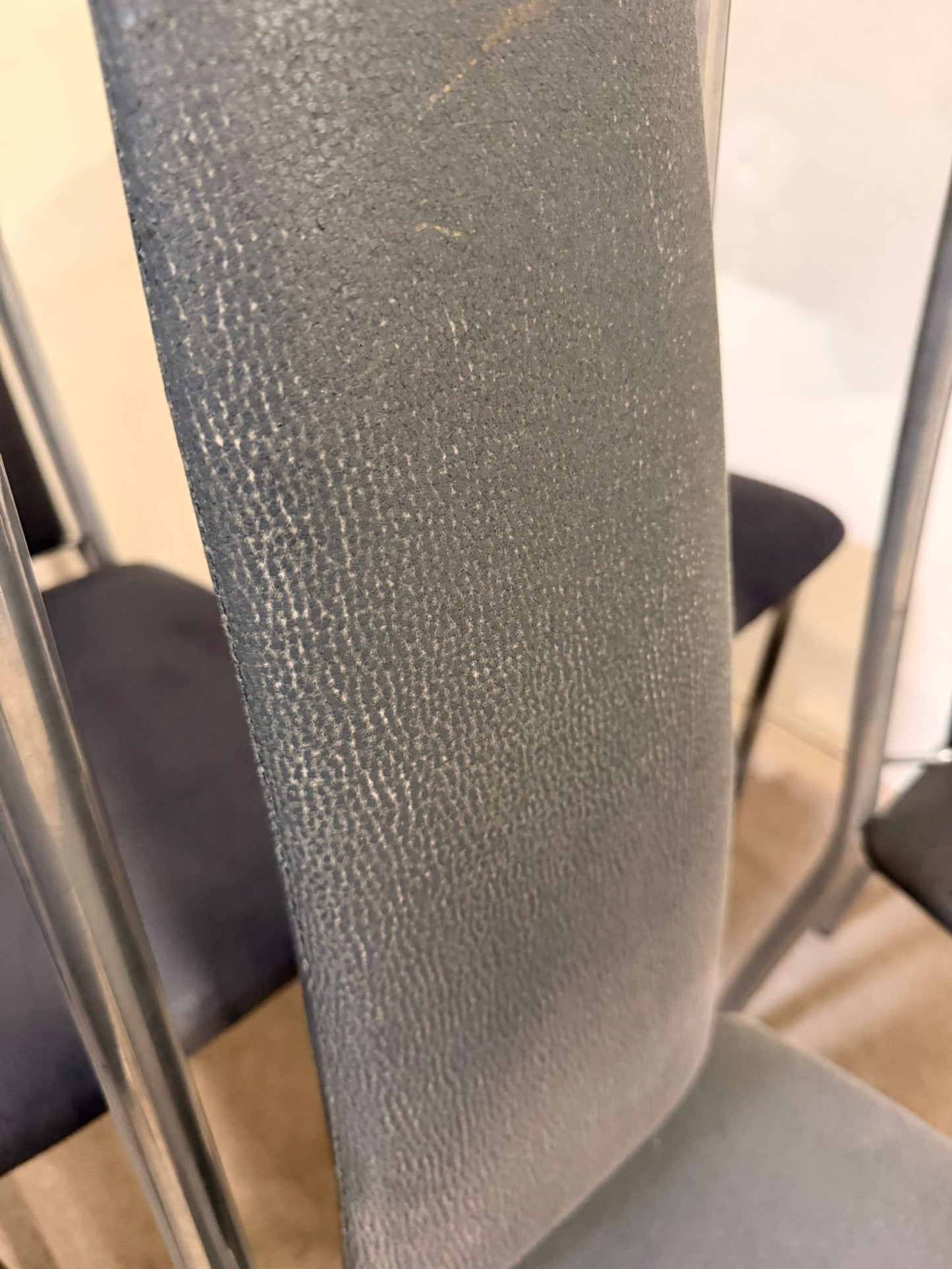 Esszimmerstühle Metallgestell und Polstersitzfläche