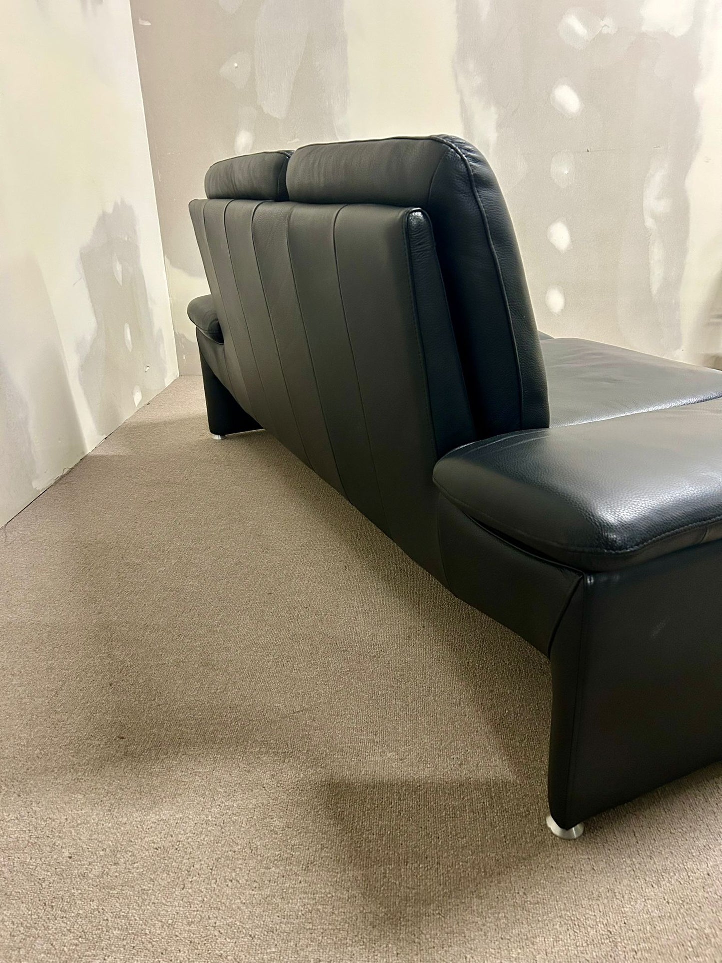 Leu Swiss Sofa schwarz Leder 2-Sitzer verstellbare Armlehnen