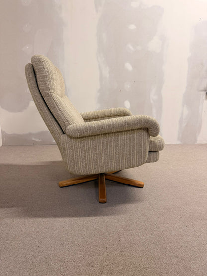 Dänischer Mid Century Sessel mit Strukturstoffbezug, retro