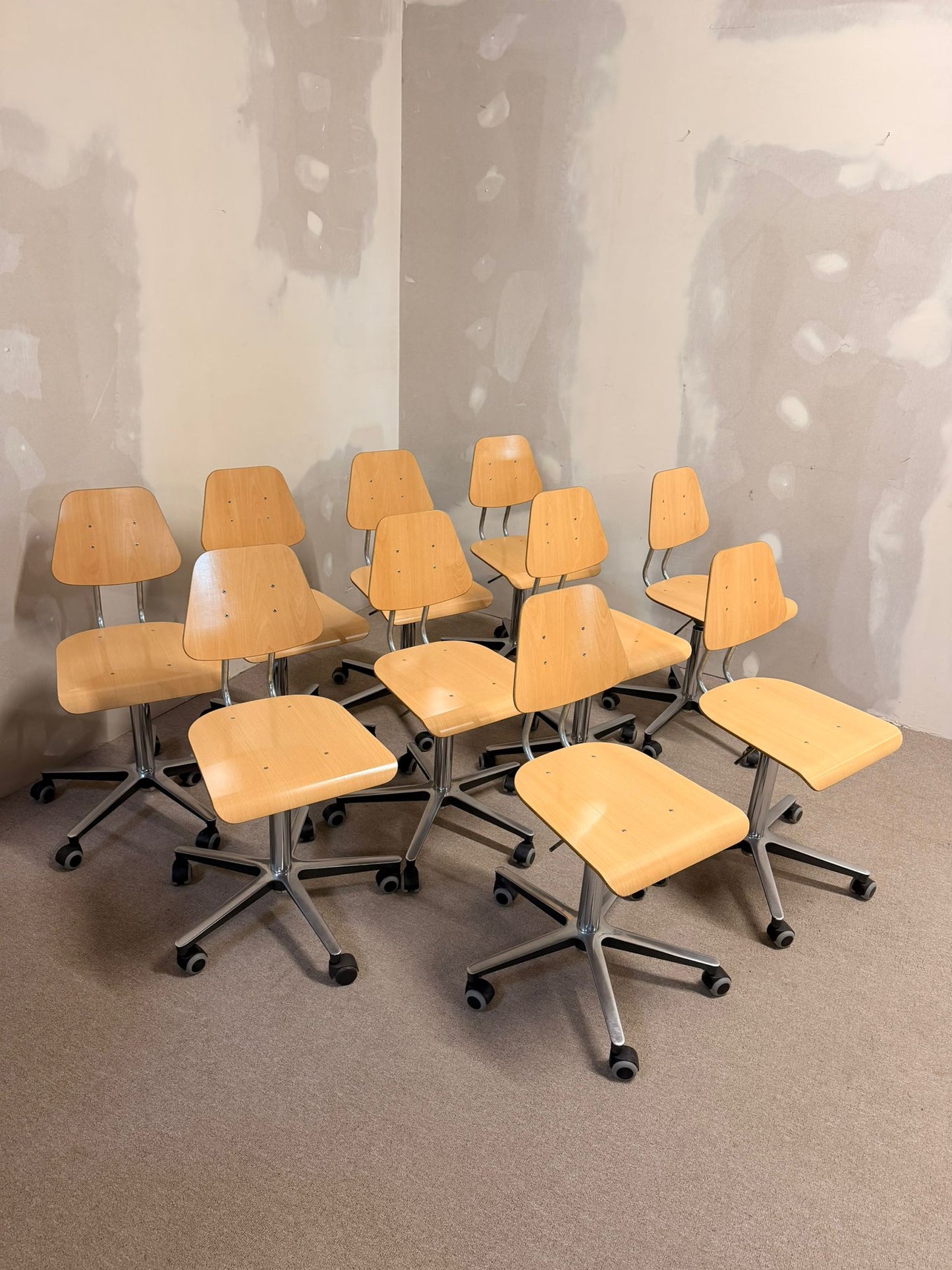 Schweizer Atelier Embru Schulstuhl Bürostuhl mit Rollen